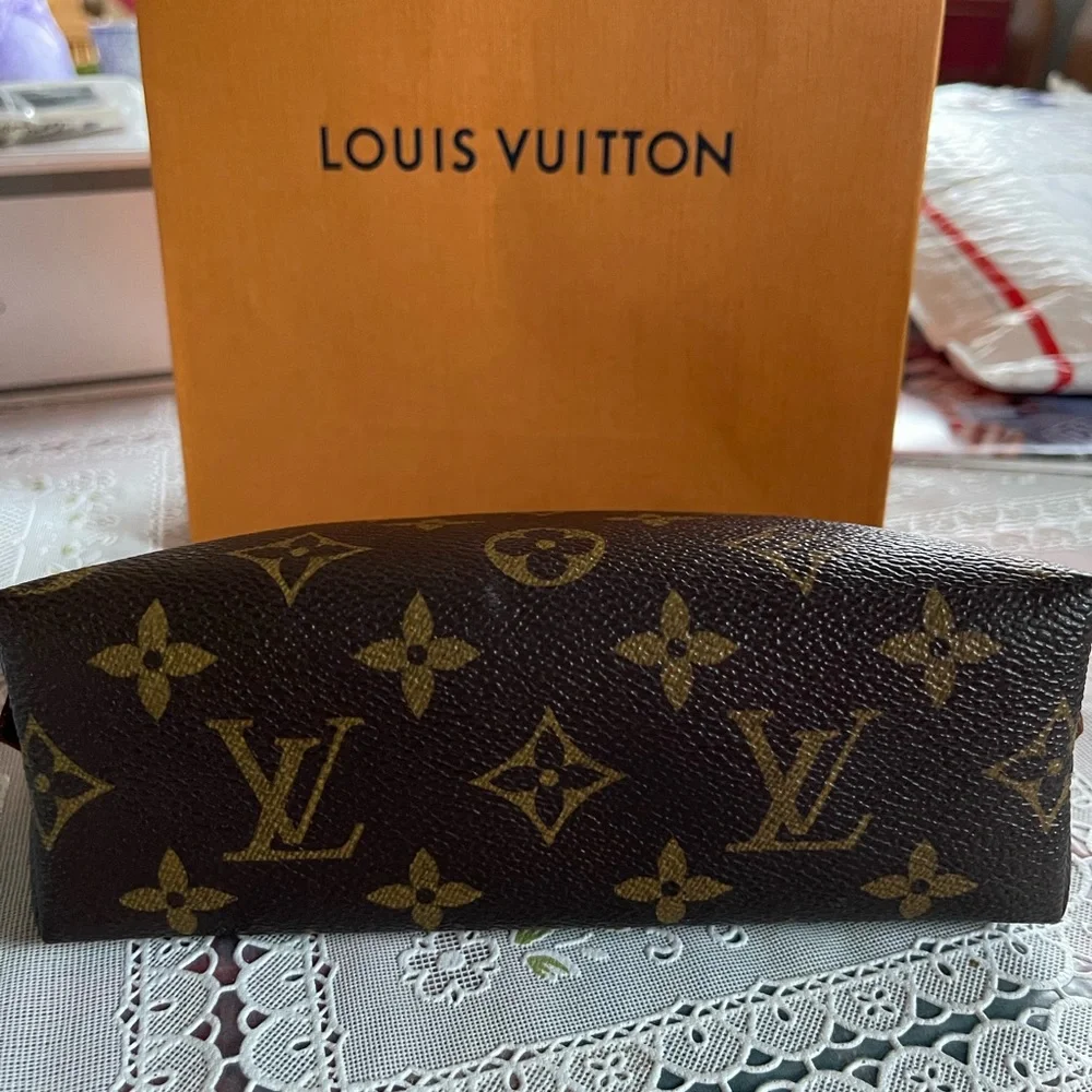 Authentic Louis Vuitton cosmetic pouch pm - Picture 5 of 9